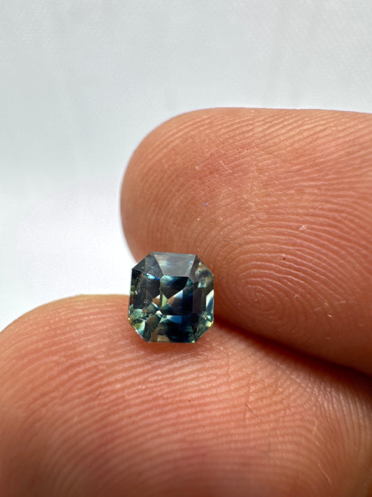 Natural Green sapphire 1.0 CT