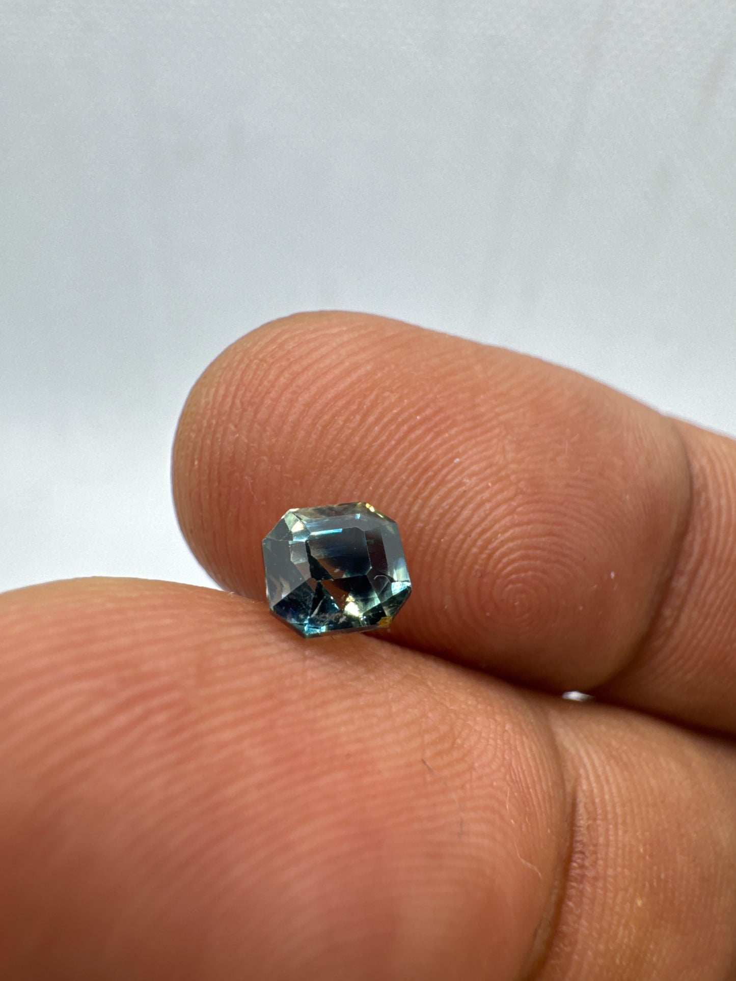 Natural Green sapphire 1.0 CT